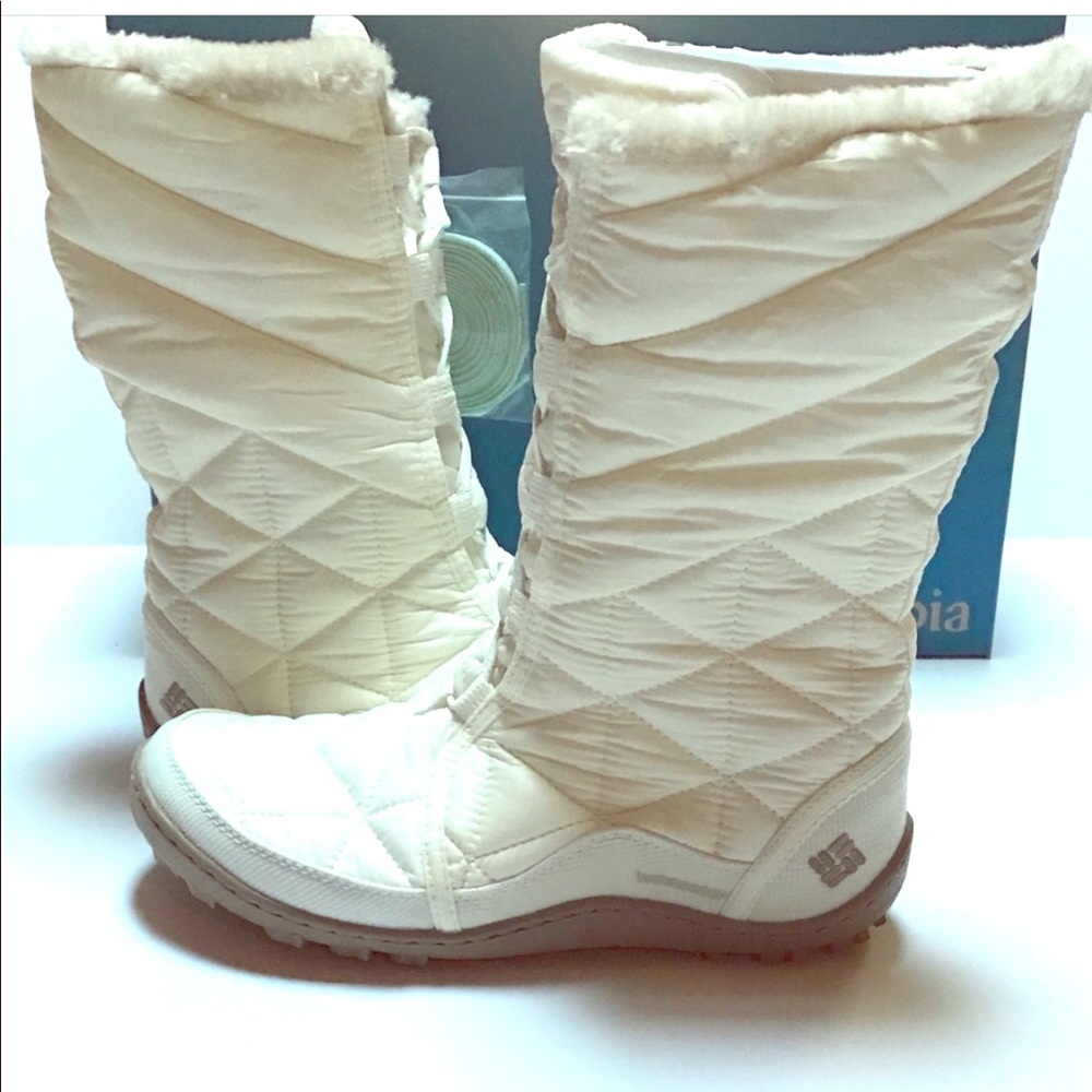 Brand New Columbia Mid boots